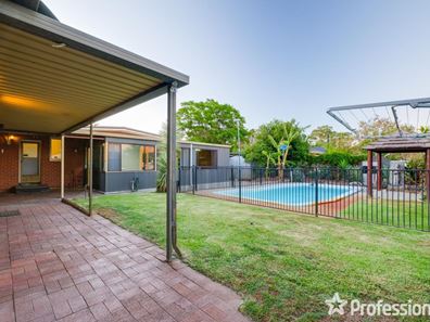 16 Kerwin Way, Lockridge WA 6054