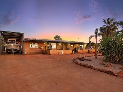 10 Lockyer Crescent, Dampier WA 6713