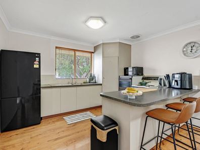 16 Glassby Place, West Busselton WA 6280