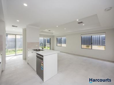 38 Gippsland Parade, Champion Lakes WA 6111