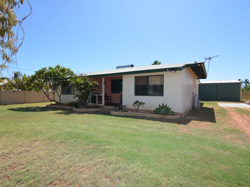 4 Young Street, Carnarvon