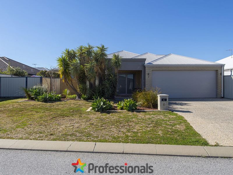 4 Bamburgh Turn, Meadow Springs