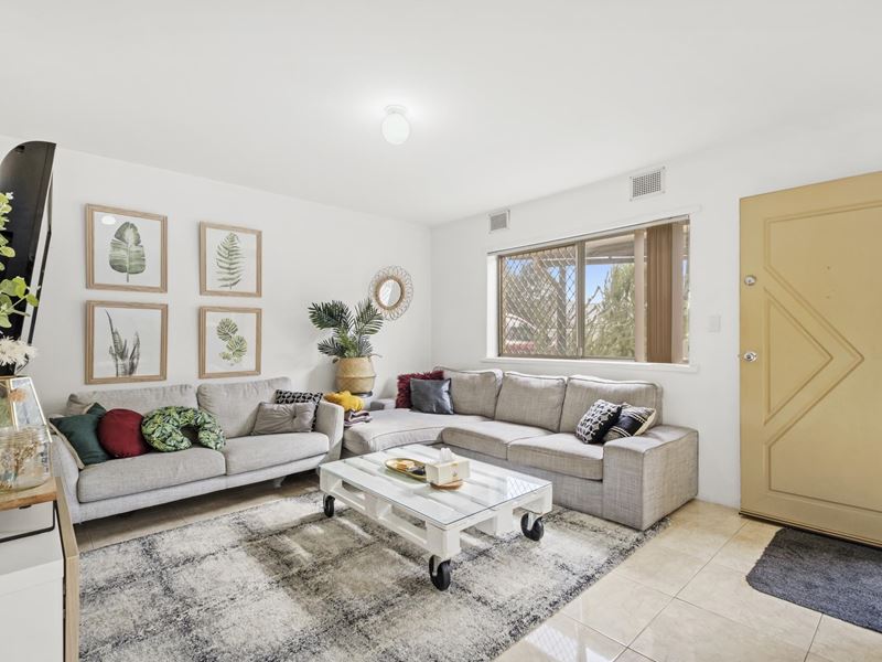 7F Upton Place, Langford
