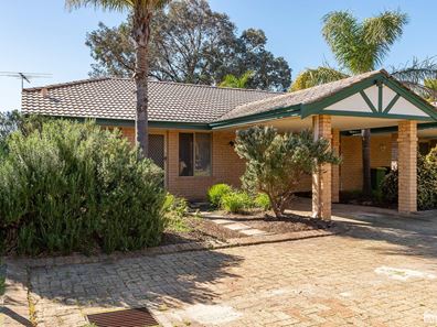 2/11 Stott Close, Armadale WA 6112