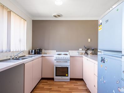 2/11 Stott Close, Armadale WA 6112