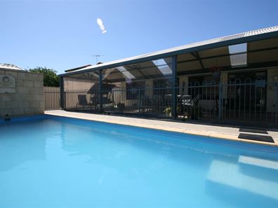 24 Montmartre Green, Port Kennedy WA 6172