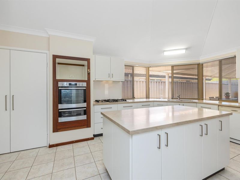 18 Brooke Gardens, Bateman