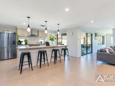 62 Hillhouse Way, Piara Waters WA 6112