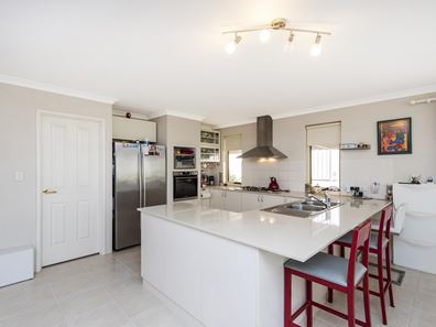 16 The Hawthorns, Baldivis WA 6171