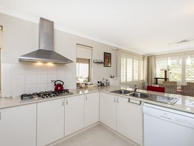 16 The Hawthorns, Baldivis WA 6171
