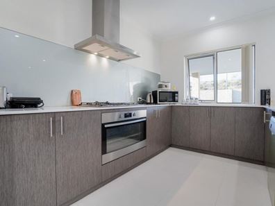 90 Pleasantview Parade, Baldivis WA 6171