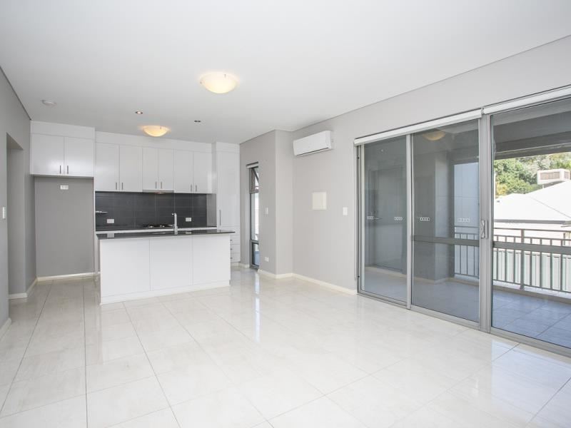 4/12 Smiths Avenue, Redcliffe