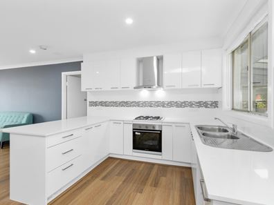 8 Diana Crescent, Lockridge WA 6054