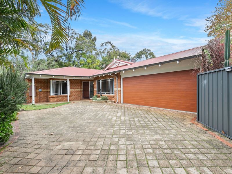 18A Leverburgh Street, Ardross WA 6153