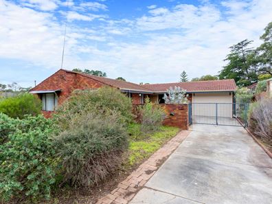 7 Boonooloo Road, Kalamunda WA 6076