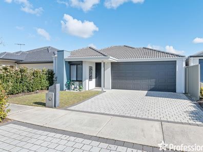 11 Sweetgum Way, Piara Waters WA 6112