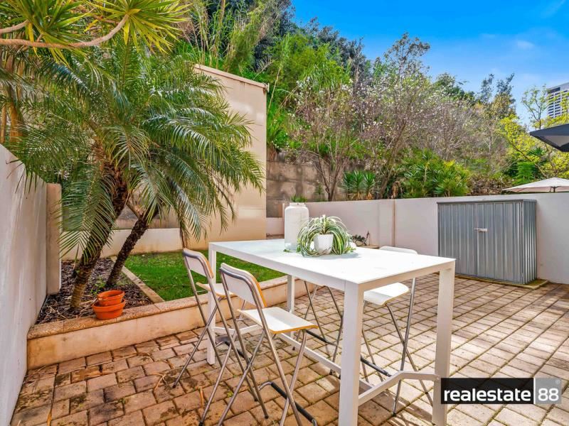 24/128 Mounts Bay Road, Perth