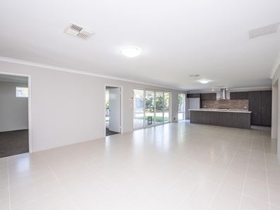 123 Roxburghe Drive, The Vines WA 6069