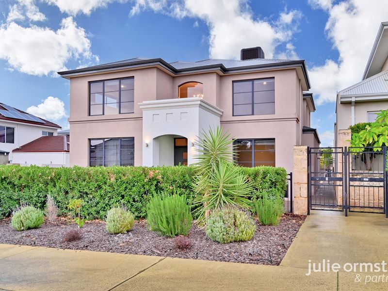 8 Pyramids Chase, Iluka