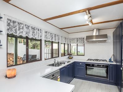 3 Clayden Street, Wooroloo WA 6558