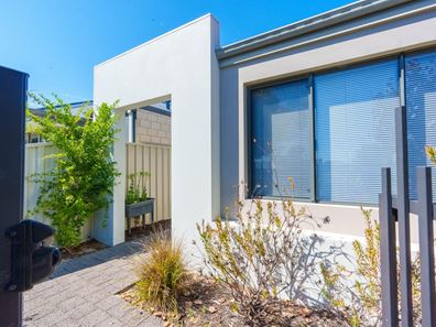 18 Baltic Approach, Piara Waters WA 6112