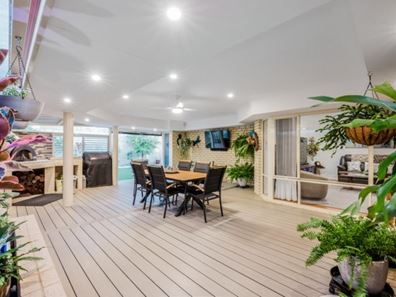 15 Hibbertia Follow, Halls Head WA 6210