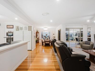 15 Hibbertia Follow, Halls Head WA 6210