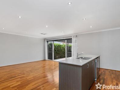 7/42 Baler Court, Hammond Park WA 6164