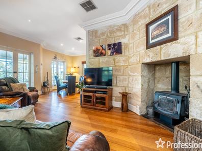 510 Marshwood Place, Sawyers Valley WA 6074