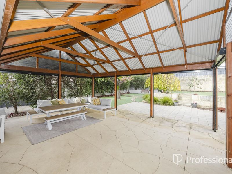 28 Brookland Crescent, Marangaroo WA 6064