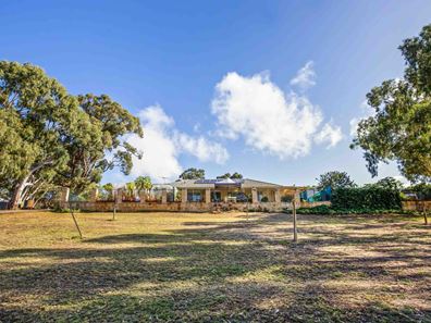 38 Gibbs Road, Nowergup WA 6032