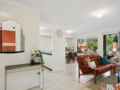 2/22 Birdwood Street, Innaloo WA 6018
