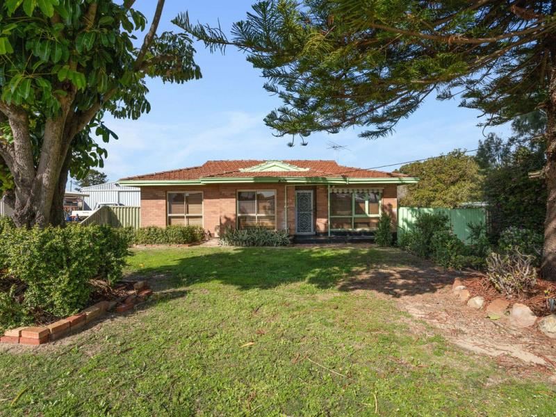 121 Mills Street, Queens Park WA 6107