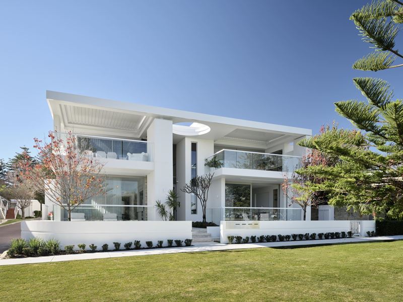 2/124 Broome Street, Cottesloe