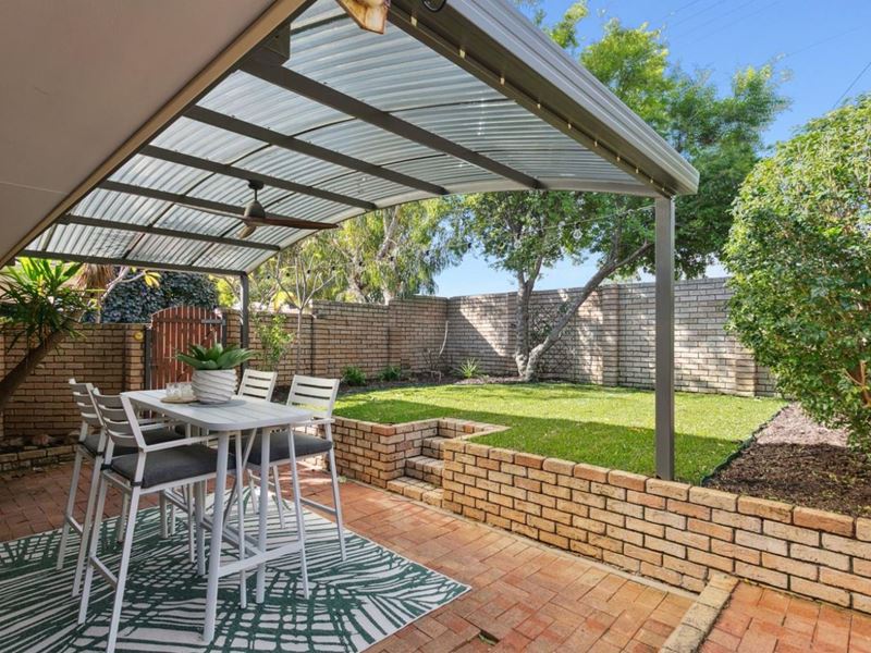 1/17 Calais Road, Scarborough WA 6019