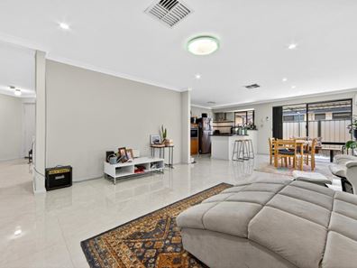 39 Minerva Loop, Success WA 6164