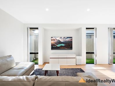 23 Golden Way, Piara Waters WA 6112