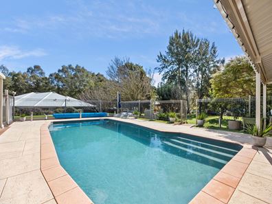 687 Brookton Highway, Roleystone WA 6111