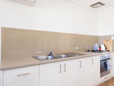 2/210 Durlacher Street, Geraldton WA 6530
