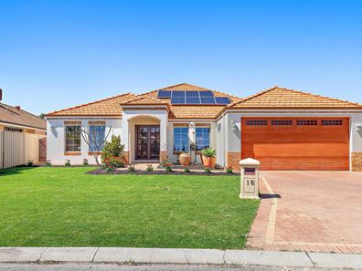 18 Pelham Gardens, Canning Vale WA 6155