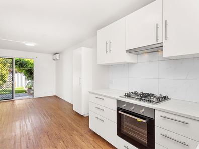 10C/305 Harborne  Street, Glendalough WA 6016