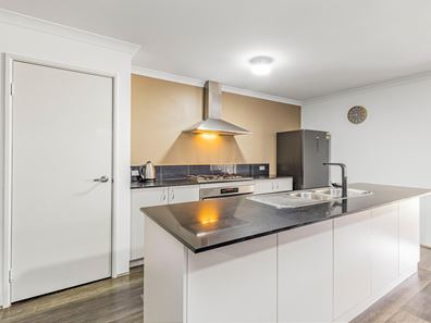 15 Calverley Road, Brabham WA 6055