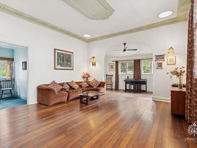 101 Railway Road, Gooseberry Hill WA 6076