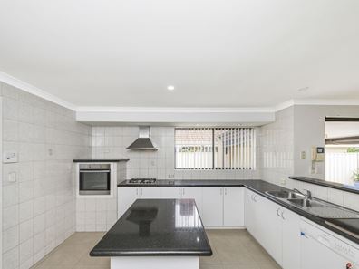 137 Shreeve Road, Canning Vale WA 6155