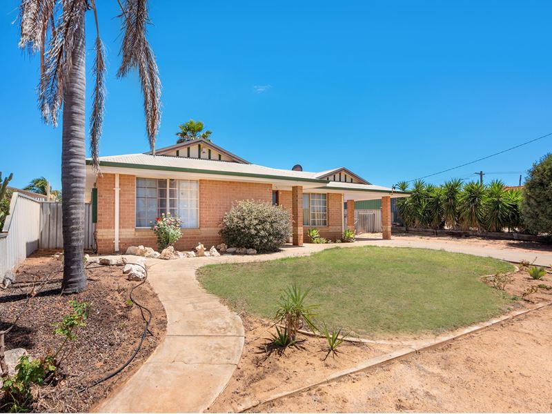 18 Naomi Way, Karloo WA 6530
