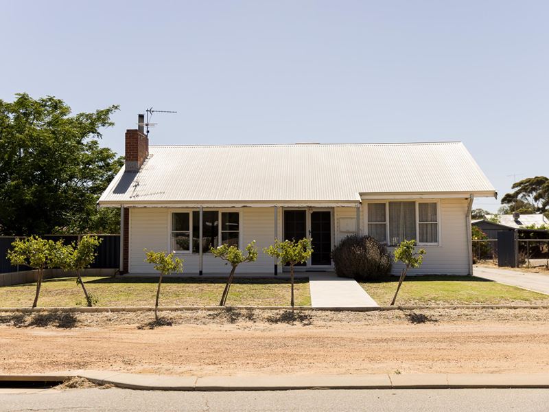 7 Solomon Street, Merredin WA 6415