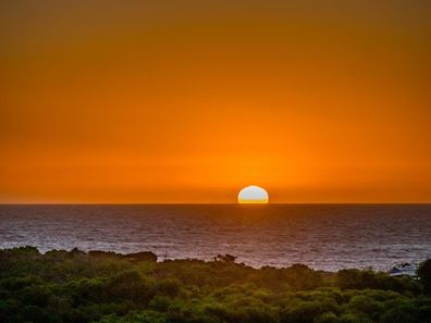 515 Burns Beach Road, Iluka WA 6028