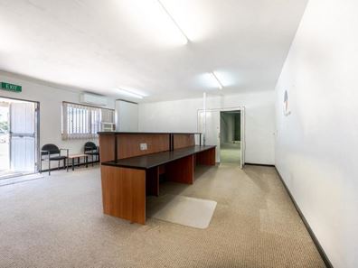 4-6/213 Place Road, Wonthella WA 6530