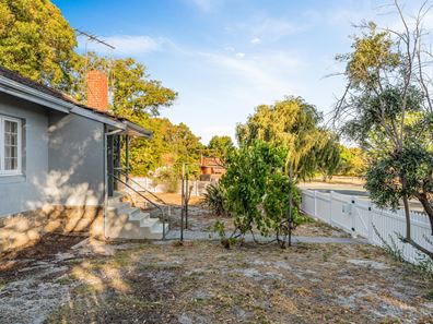 26 Buzza Street, St James WA 6102
