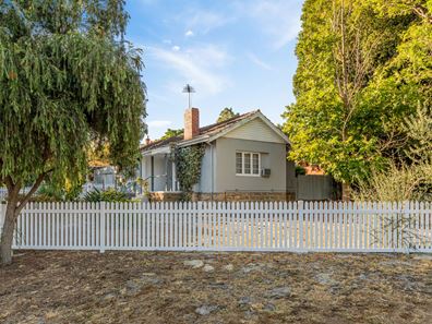 26 Buzza Street, St James WA 6102